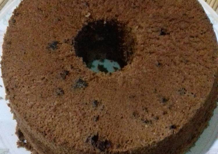 Strawberry Oreo Milk Chiffon Cake