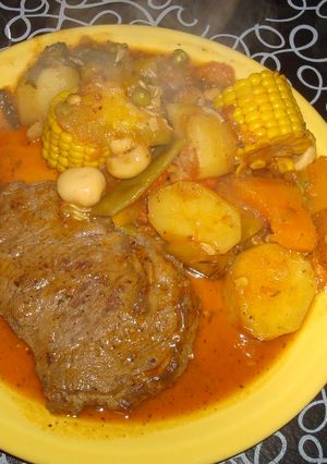 Una foto de Churrasquitos y verduras
