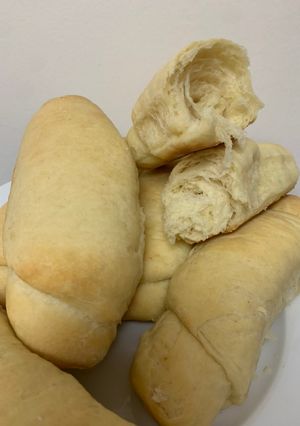 A picture of Hotdog Rolls.