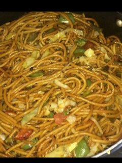 चाऊमीन (Chowmein recipe in hindi) रेसिपी मुख्य फोटो