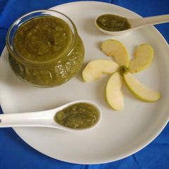 A picture of Apple coriander chutney.