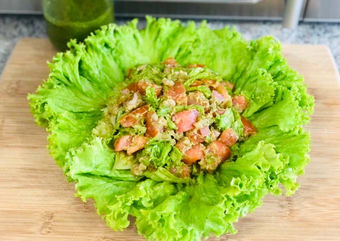 Ensalada de tuna aderezada con salsa pesto y zumo de limón Receta de Ingrid  Sánchez- Cookpad