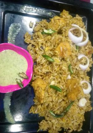 A picture of Chicken biryani.