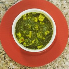 A picture of Palak paneer.