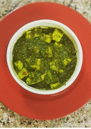 A picture of Palak paneer.