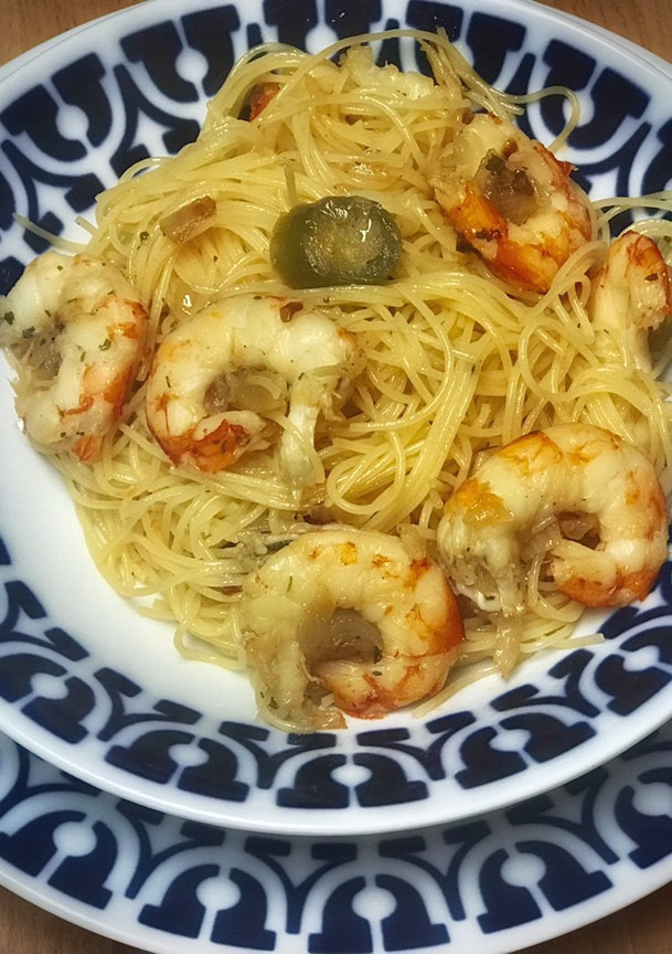 Una foto de Capellini con langostinos a la mexicana