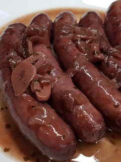 Una foto de Salchichas al vino tinto