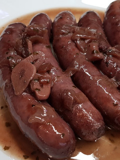 Una foto de Salchichas al vino tinto