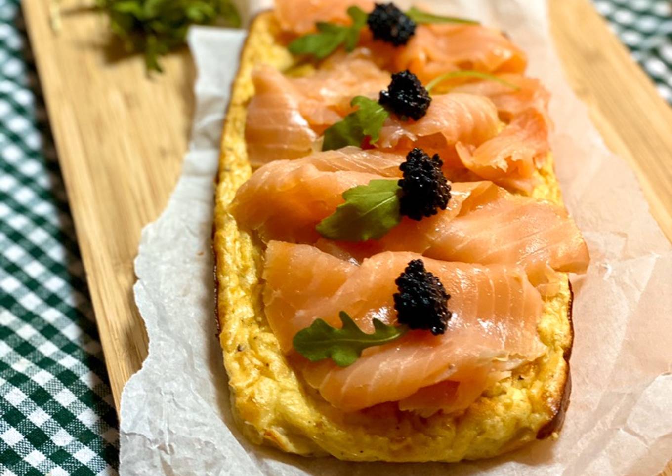 Pastel de puerros con salmón. Muy fácil y sano