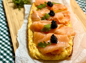 Foto principal de Pastel de puerros con salmón. Muy fácil y sano