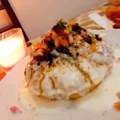 A picture of Raj kachori chaat.