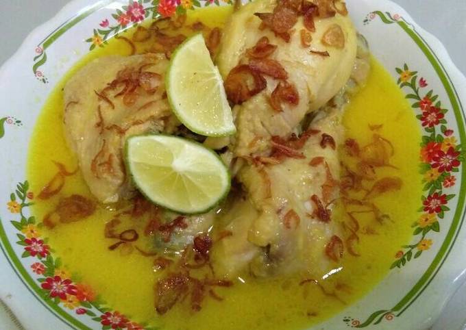 Opor ayam bumbu kuning... 🐔🐔