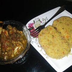 A picture of Danbun shinkafa with cow leg.