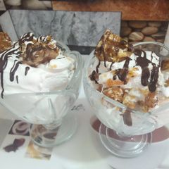 A picture of Almond crunch vanilla ice cream 😋😋.