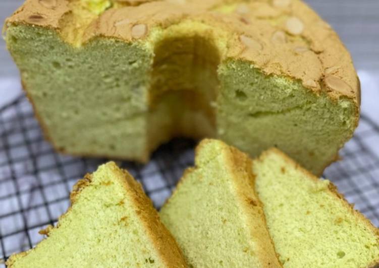 Pandan chiffon cake