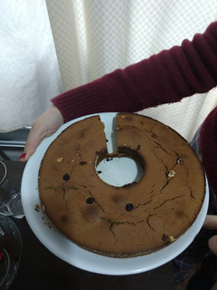 Una foto de Bizcochuelo integral de banana, nueces y chocolate