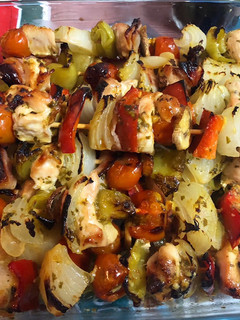 Una foto de Brochettes de pollo y verdura🍢