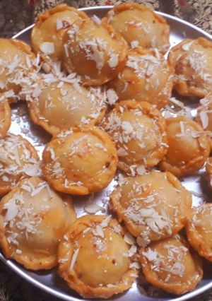 A picture of Chandrakala sweet.