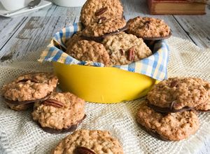 Foto de Cookies de Aveia e Nozes Pecan com Chocolate