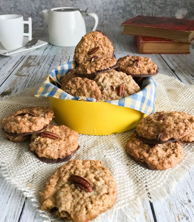 Foto de Cookies de Aveia e Nozes Pecan com Chocolate