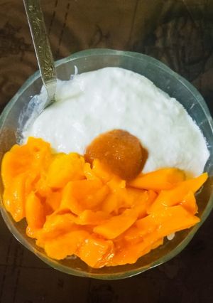 A picture of Chire Aam Doi (Dahi Poha with Mangoes).