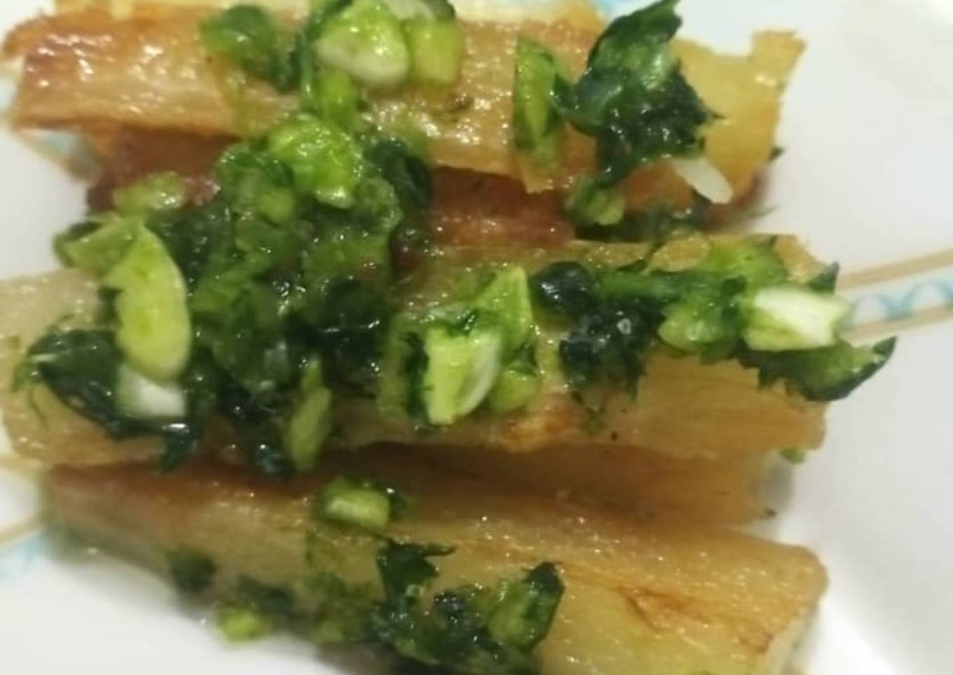 Mandioca a la provenzal con hamburguesas de soja