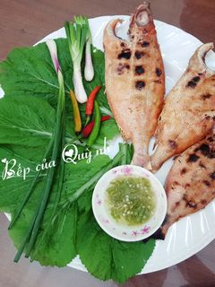 Hình của món Cá bã trầu nướng mọi.