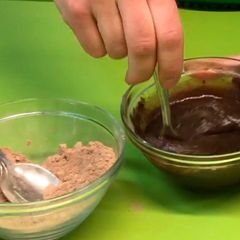 A picture of Cocoa Cream with extra virgin olive oil.