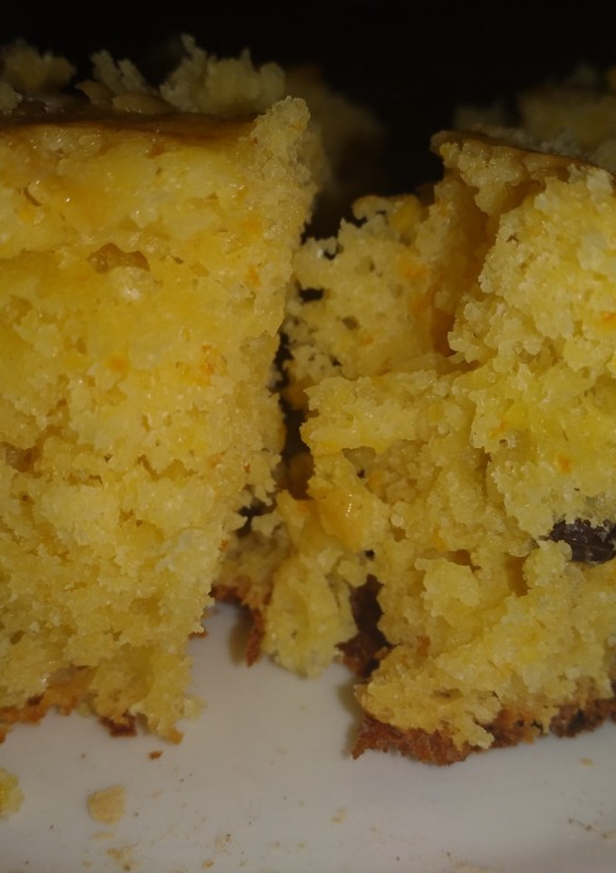 Una foto de Torta de naranja, vainilla y pasas de uva 🍊