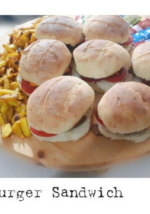 عکسی از دستور ساندویچ همبرگر به همراه سیب زمینی با نان خودم پز🍔