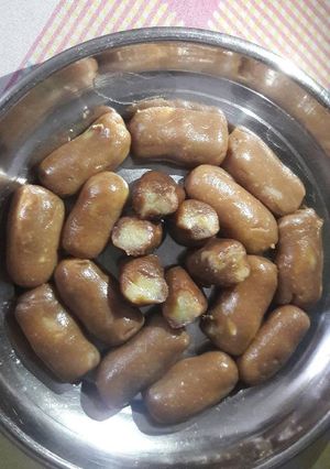 A picture of Chocolate kaju roll.