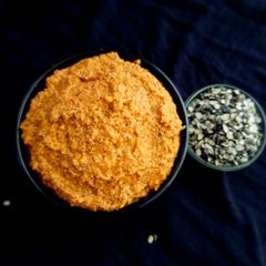 A picture of Coconut, split black gram chutney.