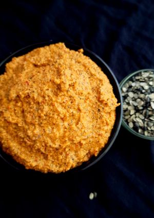 A picture of Coconut, split black gram chutney.