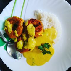 A picture of Chatpata Masala Stuffed Onion Ring With Dahi Curry.