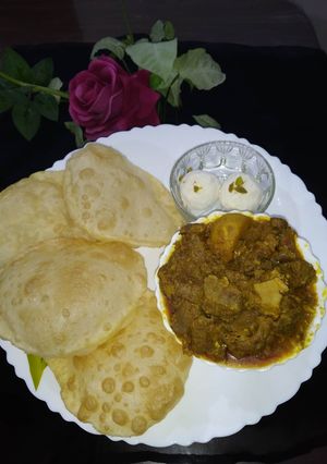 লুচি ও মাটন কষা(Luchi and Mutton kosha recipe in Bengali) রেসিপির প্রধান ছবি