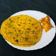 Methi thepla A picture of Methi thepla.
