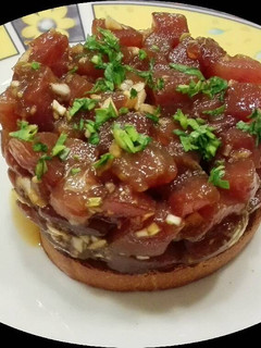 Una foto de Tartar de Atún en tosta de pan