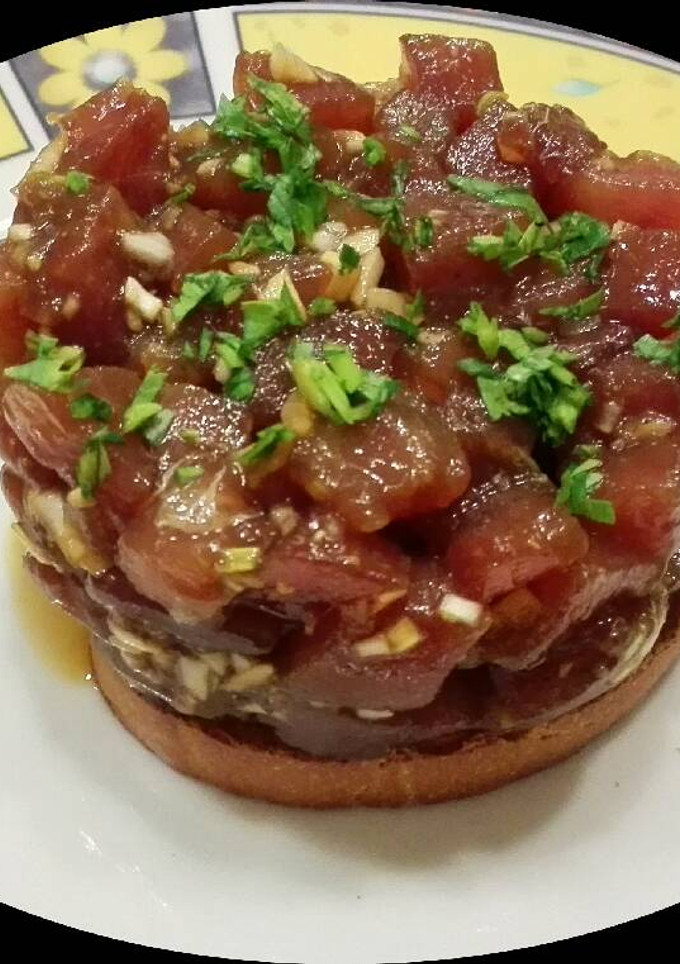 Una foto de Tartar de Atún en tosta de pan