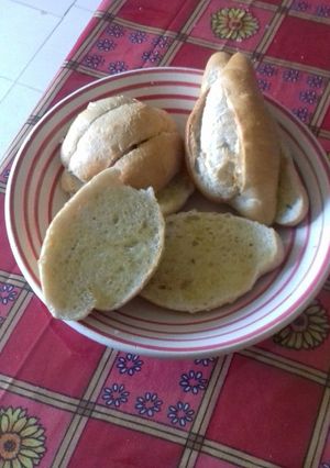 Una foto de Bolillo con mantequilla