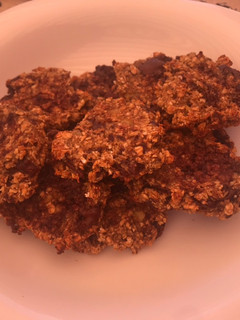 Una foto de Galletas de avena, plátano y chocolate