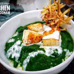A picture of Palak Paneer/Spinach Gravy with Cottage Cheese.