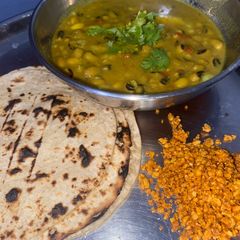A picture of Super quick chawli / lobia / roma kolai.