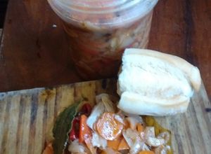 Una foto de Escabeche con restos de manta de chancho a la parrilla