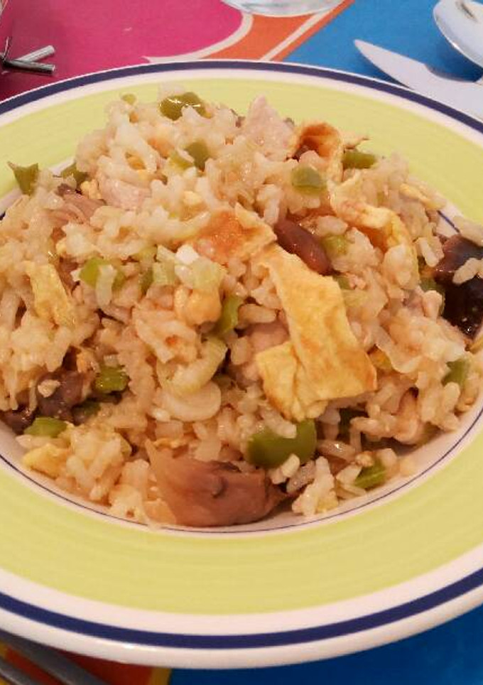 Una foto de Arroz tres delicias