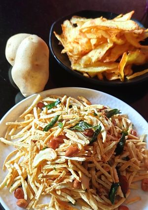 A picture of Dry potato Salli chivda.