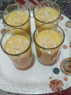 मैंगो काजू मिल्क शेक (mango kaju milk shake recipe in Hindi) रेसिपी मुख्य फोटो