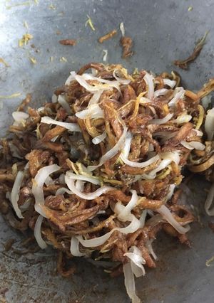 Hình của món Chuối khô ngào dừa gừng.
