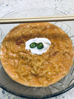 A picture of Knorr noodles with pink sauce.