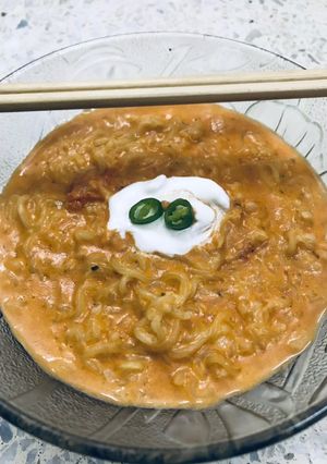 A picture of Knorr noodles with pink sauce.