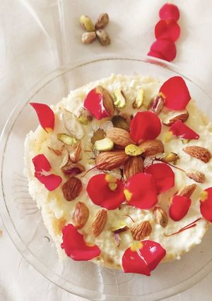 A picture of Malai ghevar.